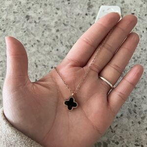 ❌SOLD❌ 2-in-1 Clover women’s Necklace (black and white sides) rose gold chain